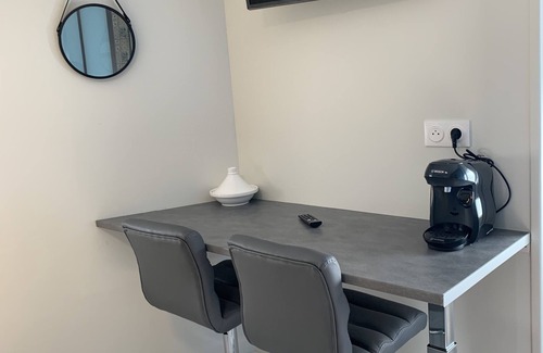 Souche Apartment | 💠Le Petit bleu💠 downtown - Wi-Fi and Netflix- Free parking