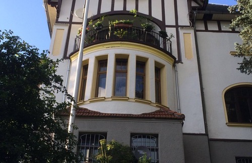 Suhl Apartment | "Le petit Charme" live in a historic villa