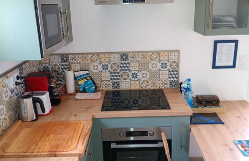 Echire House | Le Petit Marais – Relaxation for Families with Jacuzzi, Garden, and Air Conditioning