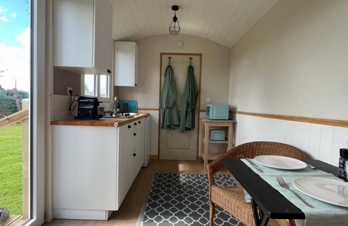Plevin Cabin | le petite maison verte