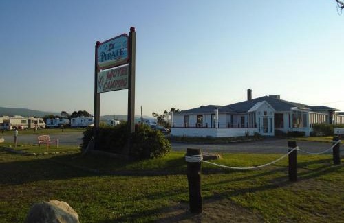 Cap-Chat Hotel | Le Pirate Motel et Camping