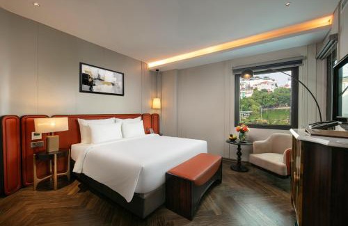 Old Quarter Hotel | Le Premier Hotel & Rooftop Bar