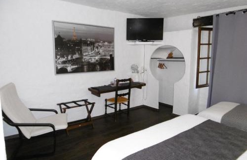 Les Avenieres Hotel | Le Relais Des Vieilles Postes