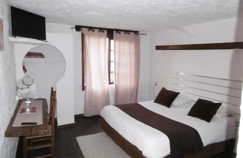 Les Avenieres Hotel | Le Relais Des Vieilles Postes