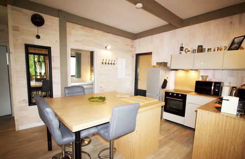 Doucier House | LE RENARD AIR-CONDITIONED WOODEN HOUSE