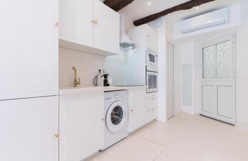 Grasse Apartment | Le Rom Antique