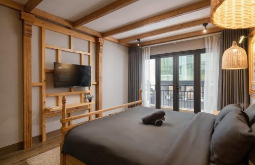 Hang Trong Bed & Breakfast | Le's home boutique homestay in the center Hanoi Old quarter