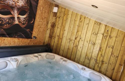 Saint-Aigulin Ski Chalet | LE SECRET LOVE ROOM