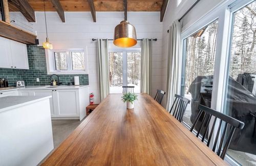Mauricie Ski Chalet | Le Stuga - Spa, Steam room and Lake