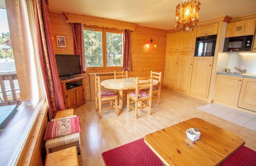 Meribel Apartment | Le Surf 1 in front of Morel chairlift