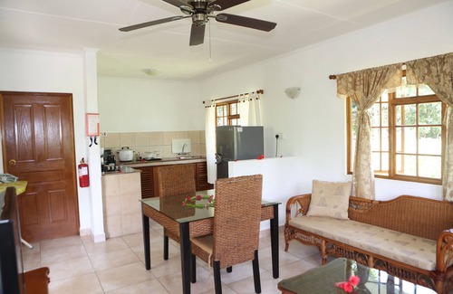 La Digue House | Le surmer self catering chalets
