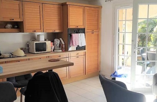 Les 3 Ponts Apartment | LE TIBERE : Quiet & popular location; Swimming pool, garrigue, Provence.