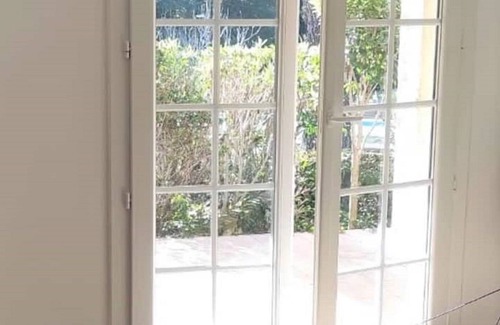 Les 3 Ponts Apartment | LE TIBERE : Quiet & popular location; Swimming pool, garrigue, Provence.