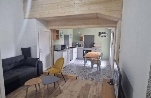 Tilly-sur-Seulles Apartment | Le Tillois, Appartement Centre Ville Proche Tous Commerces, Grande Salle de Bain