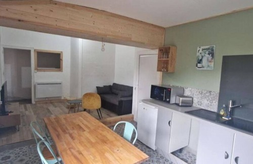 Tilly-sur-Seulles Apartment | Le Tillois, Appartement Centre Ville Proche Tous Commerces, Grande Salle de Bain
