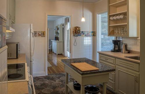 Hatley House | Le toit bleu