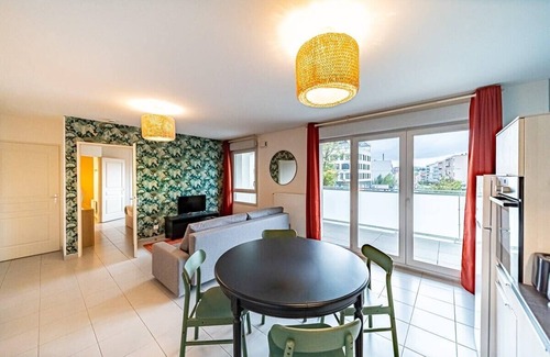 Venissieux Apartment | Le Vénissieux-spacieux 4 pers avec balcon, parking