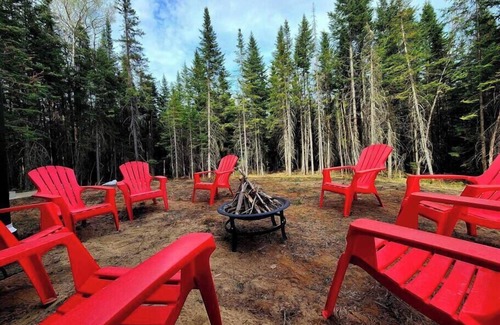 Shannon Ski Chalet | Le Western Spa Sauna Bar Billlard
