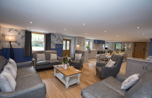 Millhouse Green Cottage | Leapings Cottage - sleeps 12 guests in 6 bedrooms