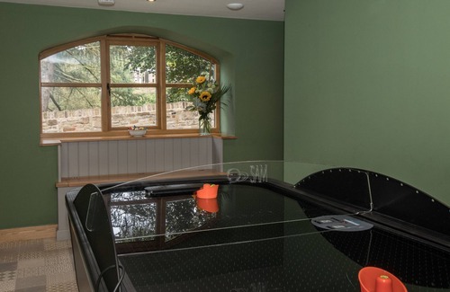Millhouse Green Cottage | Leapings Cottage - sleeps 12 guests in 6 bedrooms
