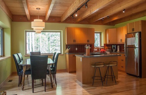 Columbia Valley Cabin | Leave your cares behind and come adventure in the Rocky Mountains. Book today!