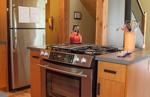Columbia Valley Cabin | Leave your cares behind and come adventure in the Rocky Mountains. Book today!