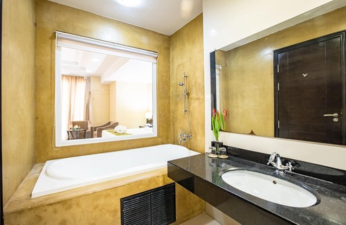 Nong Ya Plong Hotel | Leaves Valley Resort