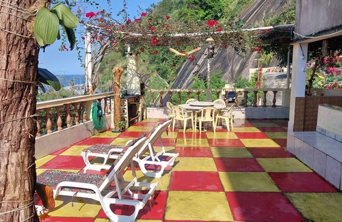 Vidigal House | LEBLON Golden Bricks Castle