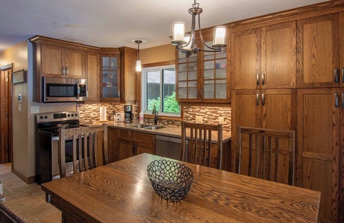 Nipissing Cottage | Lee's Lakeside Lair - Three Bedroom Cottage, Sleeps 6