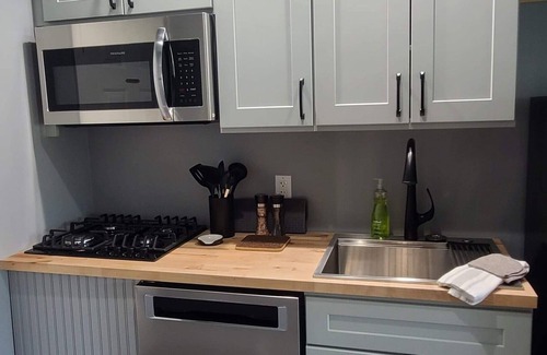 Cedar Apartment | Leelanau condo on golf course close to beaches, wineries, sand dunes, and more