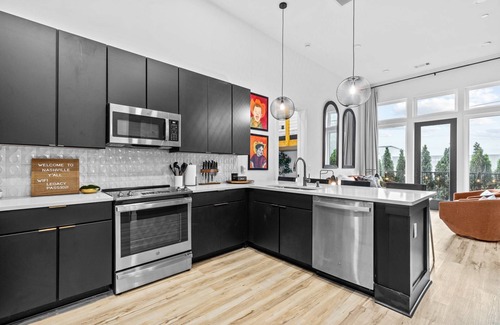South Nashville Condo | Legacy at Neo ~ Luxury and Location ~ Near Broadway ~ Short Walk to Downtown ~ Elevator ~ Parking