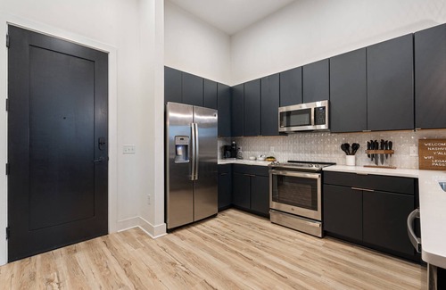South Nashville Condo | Legacy at Neo ~ Luxury and Location ~ Near Broadway ~ Short Walk to Downtown ~ Elevator ~ Parking