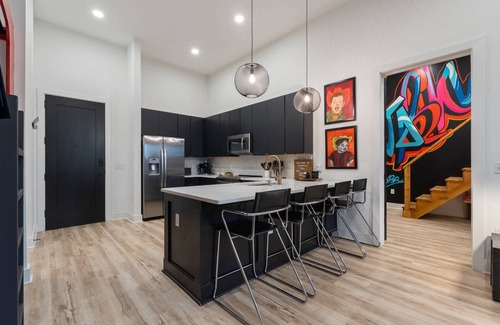 South Nashville Condo | Legacy at Neo ~ Luxury and Location ~ Near Broadway ~ Short Walk to Downtown ~ Elevator ~ Parking