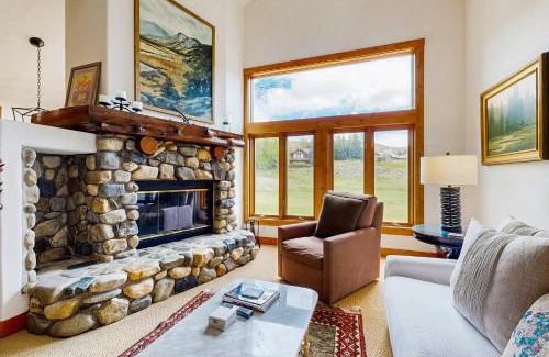 Elkhorn Village Apartment | Legends Hideout