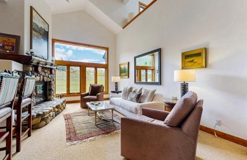 Elkhorn Village Apartment | Legends Hideout