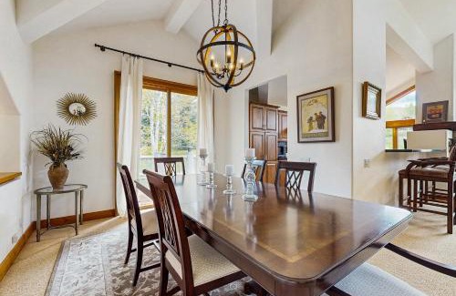 Elkhorn Village Apartment | Legends Hideout