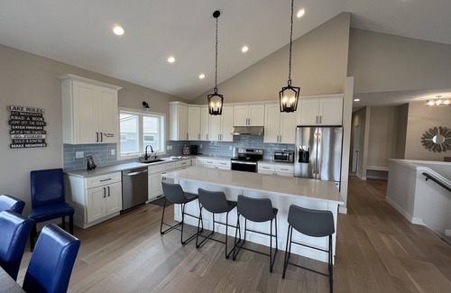 Alexandria House | LeHommeDieu Cove Family Getaway @ Island Drive Inn