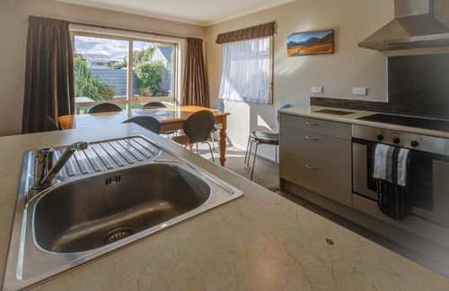 Manapouri House | Leigh Cottage Manapouri