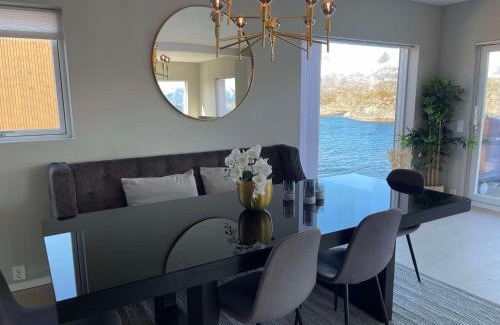 Vagan Apartment | Leilighet med høy standard og fantastisk havutsikt