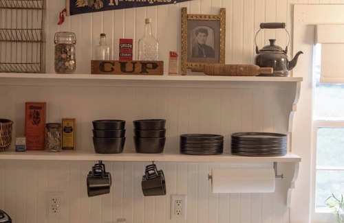 Leipers Fork House | Leipers Fork Village Bungalow w/Hot Tub & Firepit