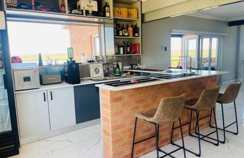 Bronkhorstspruit House | Lekker by die dam