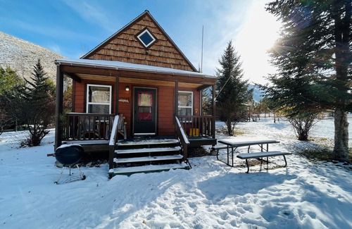 Salmon Cabin | Lemhi Shoshone Cabin, Greyhouse Vacation Rentals