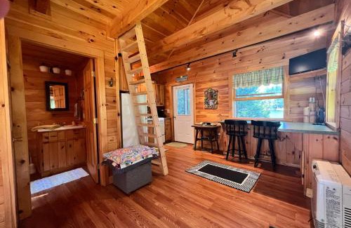 Oakland Hotel | Lenas' Lakeside Cabin