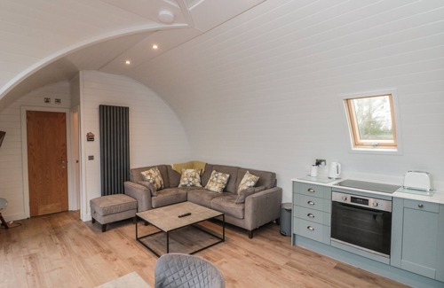 Burton Fleming Cottage | LENNON LODGE, pet friendly, country holiday cottage in Hunmanby