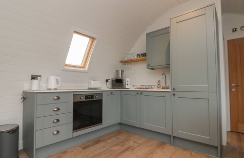 Burton Fleming Cottage | LENNON LODGE, pet friendly, country holiday cottage in Hunmanby
