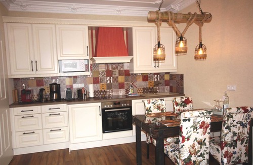 Neuschonefeld Apartment | Leonardo da Vinci - Romantic Apartments in Leipzig, *2km to the city center*