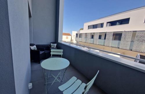 Puilboreau Apartment | Les Carrelets - Jardin d'Hiver- WIFI-TERRASSE-PAKING