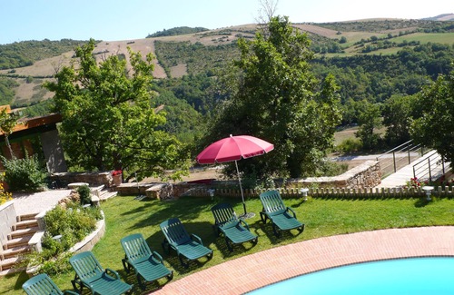 Cornus House | Les Castels de Sorgue, Gite 5 Étoiles en Sud Aveyron, Pour Groupe Avec Piscine