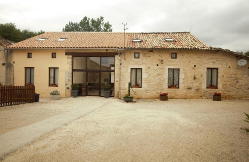 Lezay House | Les Cerisiers Gîtes