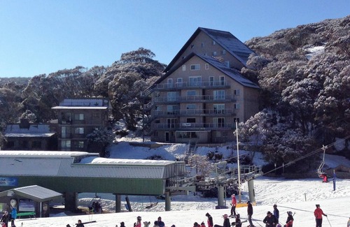 Falls Creek Apartment | Les Chalets 5 - fabulous apartment next to Halley's Comet chairlift